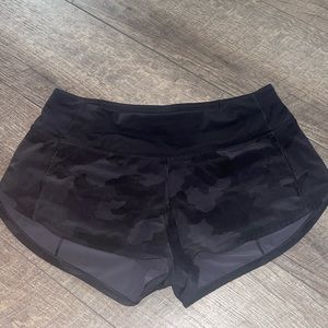 -lululemon -hotty hot -speed up short -2.5 inch -size 4 -black camo